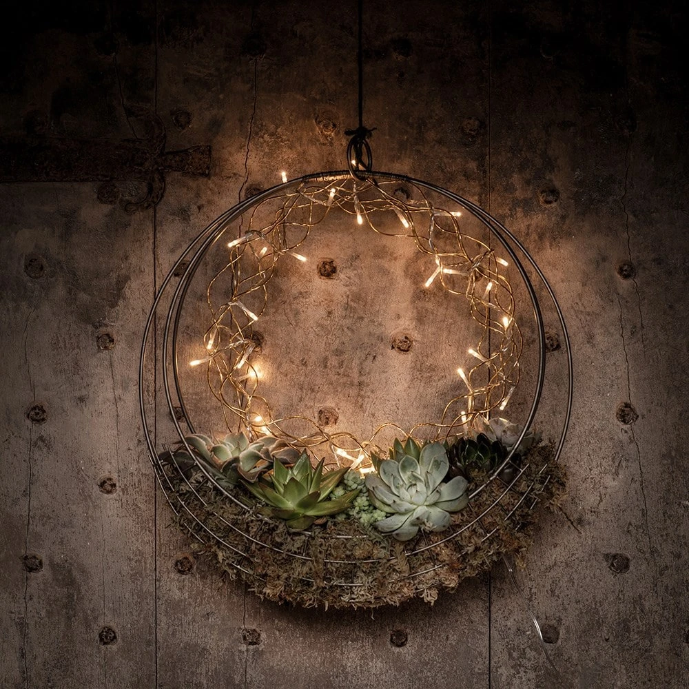 Metal Wreath Of Gold With LEDs 3 Metal Wreath Of Gold With LEDs - Image 3